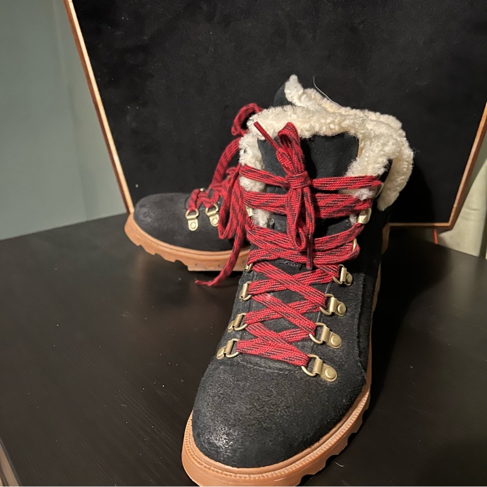 Sorel Ainsley Conquest boot - like new
